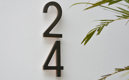 LUXELLO | MODERN BRONZE HOUSE NUMBERS ILLUMINATED