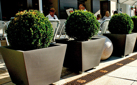 SERRALUNGA | KABIN OUTDOOR PLANTERS